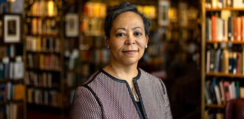 Eight Best Jobs for Those Who Love Reading | iFastJob